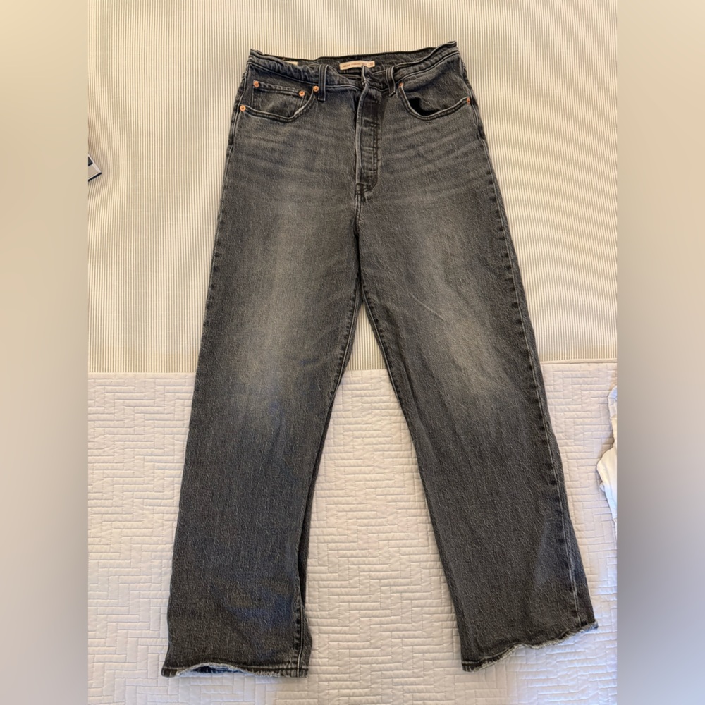 Levi’s Premium Ribcage Straight Ankle size 30 washed black